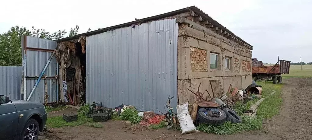 Дом в Саратовская область, Красноармейский район, Гвардейское ... - Фото 0