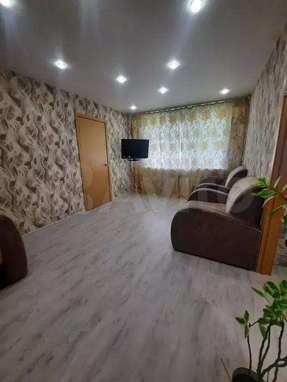 Комната 45 м в 2-к., 1/5 эт. - Фото 1