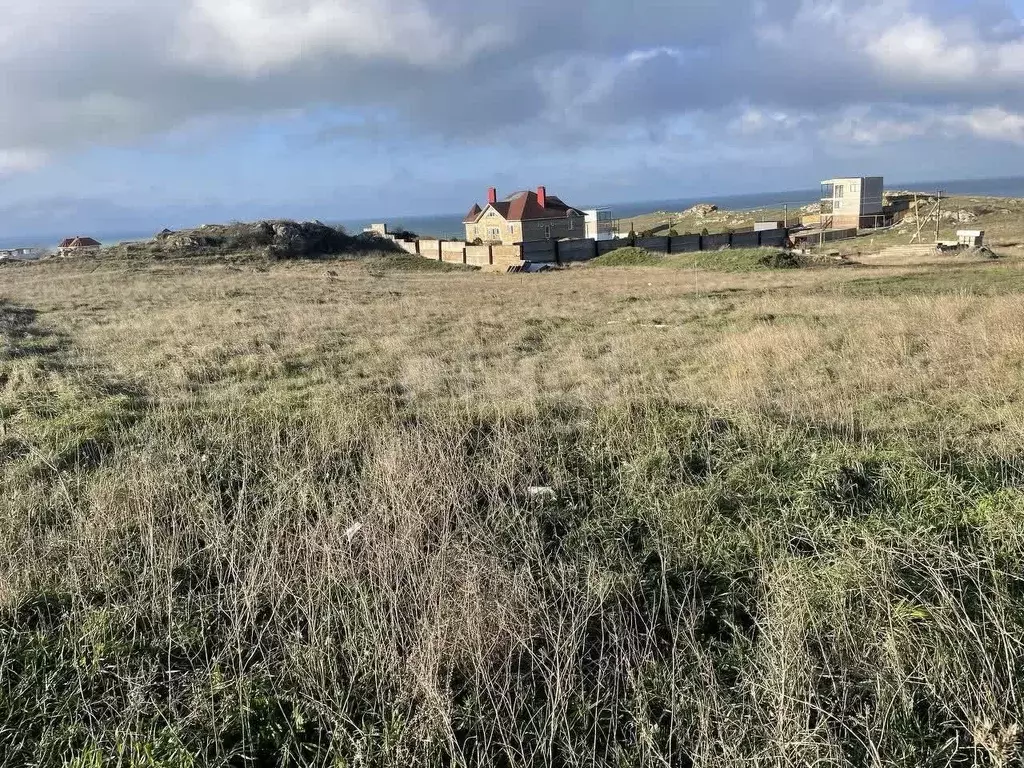 Участок в Крым, Ленинский район, Мысовское с/пос, с. Семеновка ул. ... - Фото 1