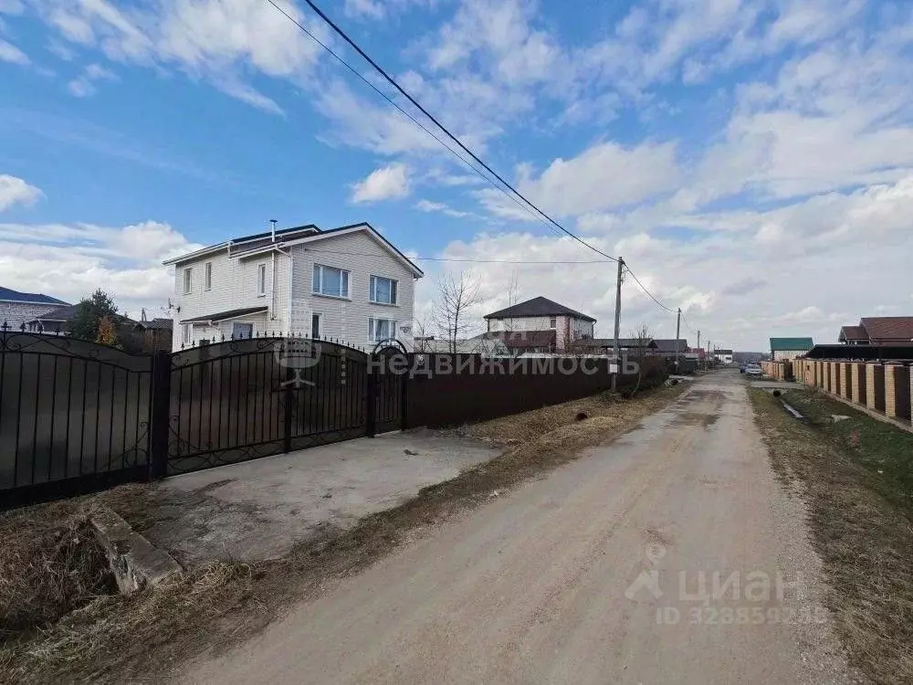 Дом в Новгородская область, Новгородский район, Савинское с/пос, д. ... - Фото 1