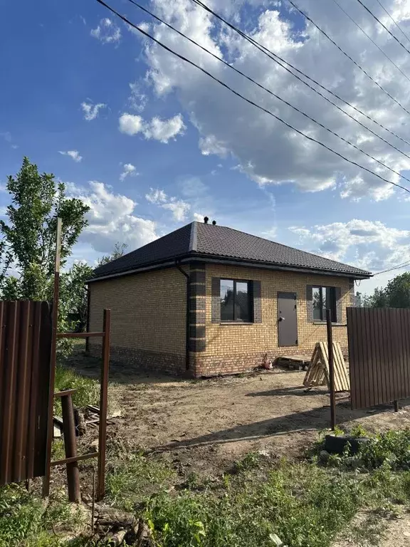 Дом в Саратовская область, Энгельсский район, пос. Новопушкинское ул. ... - Фото 1