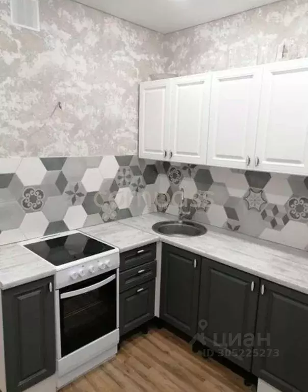 2-к кв. Тюменская область, Тюмень ул. Ветеранов Труда, 9А (63.0 м) - Фото 0