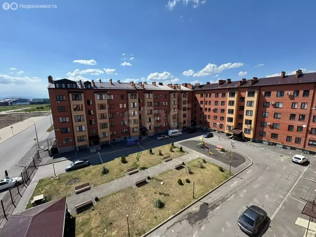 3-комнатная квартира: Владикавказ, улица Билара Кабалоева, 1 (90 м) - Фото 0