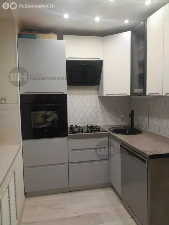 3-комнатная квартира: Санкт-Петербург, Ланское шоссе, 8 (57 м) - Фото 0