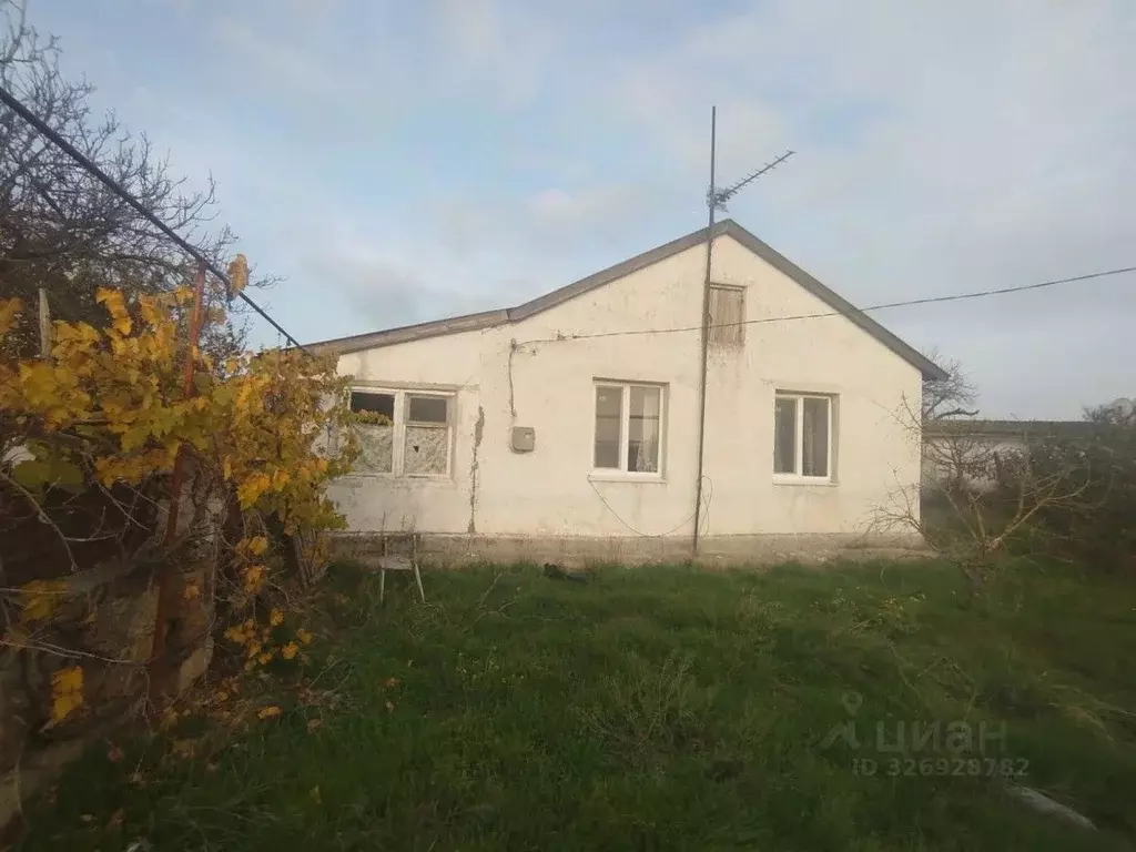 Дом в Крым, Сакский район, Суворовское с/пос, с. Желтокаменка ул. ... - Фото 1