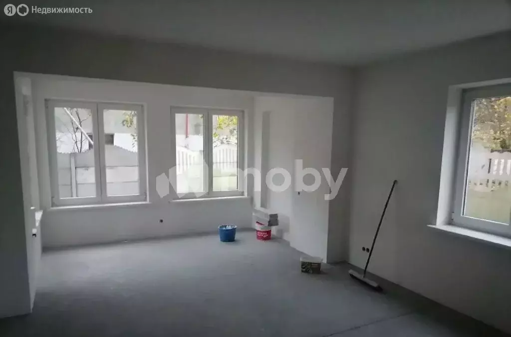 4-комнатная квартира: Калининград, Бассейная улица, 37 (100 м) - Фото 1
