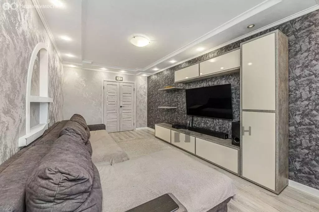 3-комнатная квартира: Челябинск, улица Дзержинского, 17 (65.7 м) - Фото 1