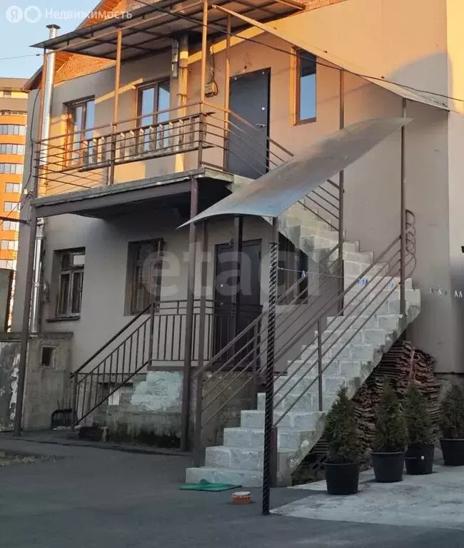 Дом в Владикавказ, улица Гадиева (242 м) - Фото 0