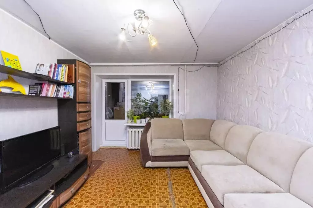 3-к кв. Тюменская область, Тюмень ул. Мельникайте, 48а (60.4 м) - Фото 0