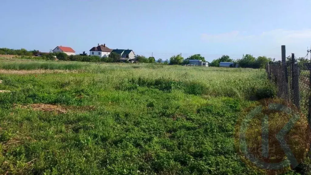 Участок в Крым, Черноморский район, Окуневское с/пос, с. Знаменское ... - Фото 1