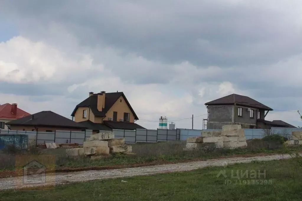 Участок в Крым, Симферопольский район, с. Мирное  (10.0 сот.) - Фото 0