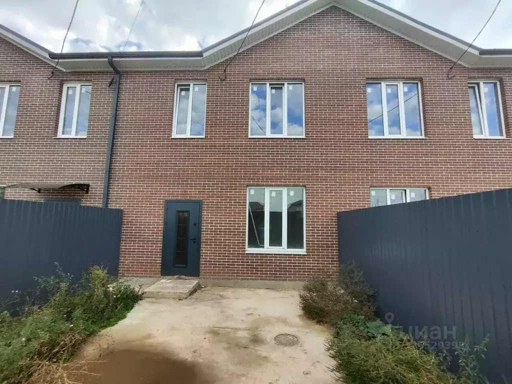 Дом в Краснодарский край, Динской район, Новотитаровская ст-ца ... - Фото 1