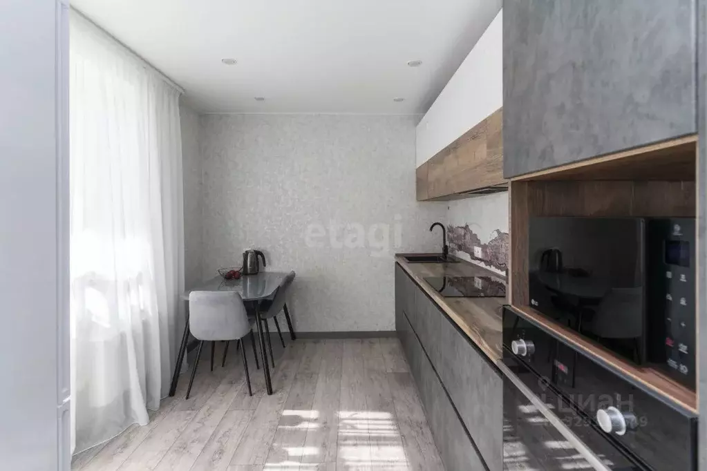 2-к кв. Тюменская область, Тюмень ул. Федюнинского, 54к1 (58.8 м) - Фото 1