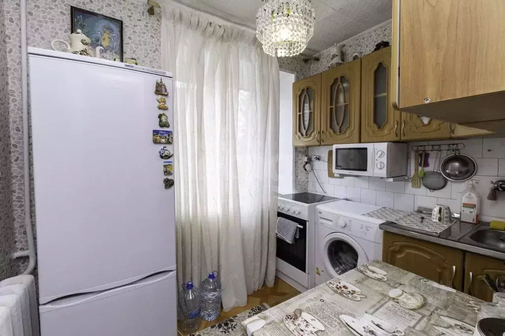 4-к кв. Тюменская область, Тюмень ул. 50 лет Октября, 60 (59.9 м) - Фото 1