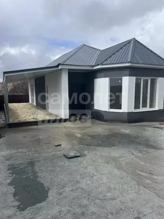 Дом в Крым, Симферопольский район, Перовское с/пос, с. Дубки ул. ... - Фото 1