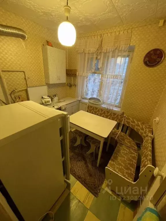 2-к кв. Белгородская область, Старый Оскол Первомайская ул., 21 (40.0 ... - Фото 1