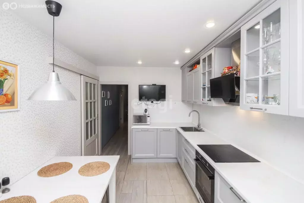 2-комнатная квартира: Тюмень, микрорайон Тарманы, улица Малышева, 14 ... - Фото 1