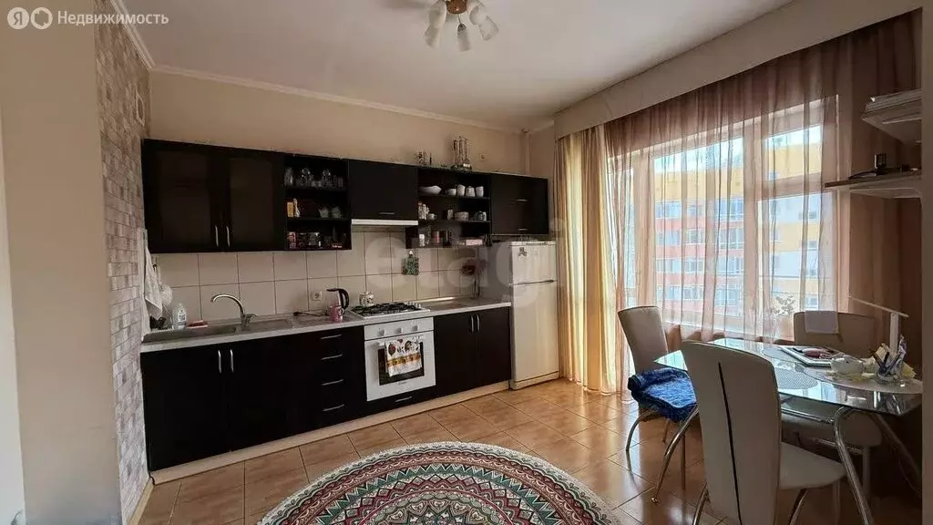 3-комнатная квартира: Симферополь, Киевская улица, 179Б (100 м) - Фото 1
