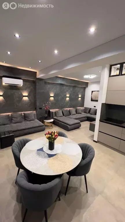 2-комнатная квартира: Сочи, микрорайон Бытха, улица Бытха, 4/3 (67 м) - Фото 1