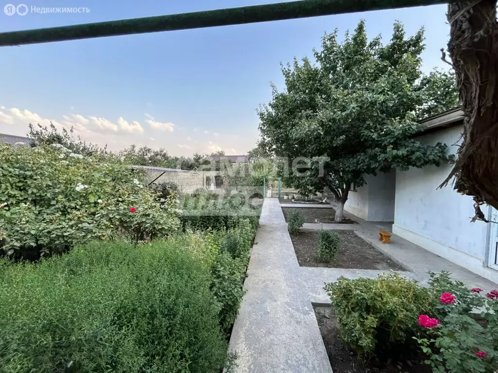 Дом в Кизилюрт, улица Эмирова, 51 (140 м) - Фото 1