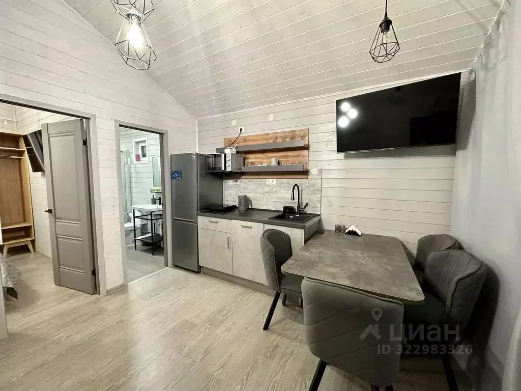 Дом в Карачаево-Черкесия, Зеленчукский район А-156, 67-й км (32 м) - Фото 2