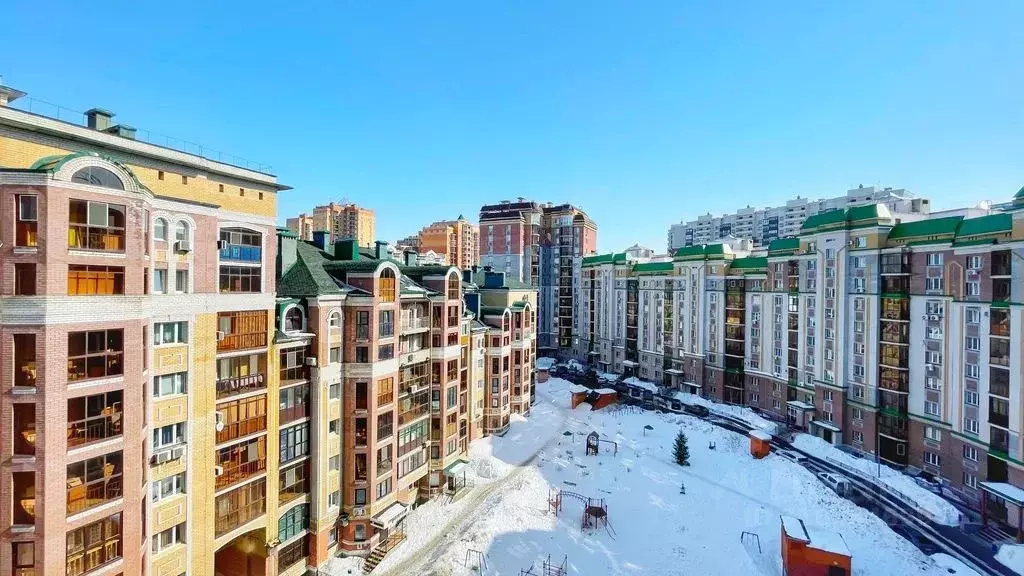 2-к кв. Татарстан, Казань ул. Баки Урманче, 10 (70.0 м) - Фото 0