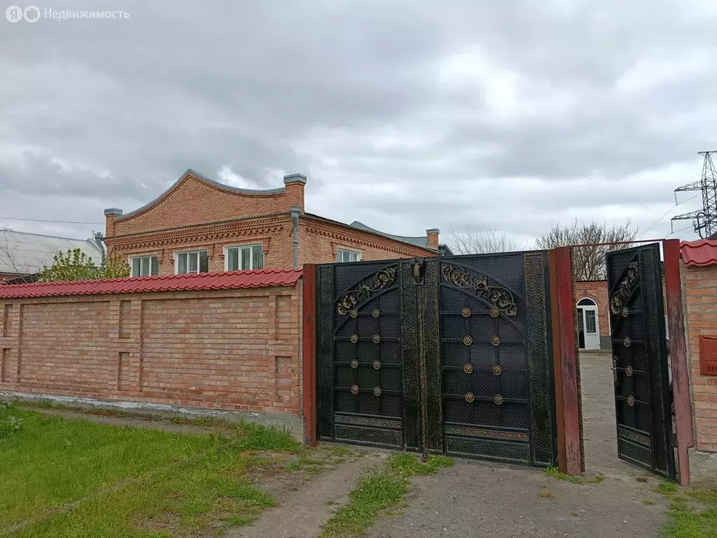 Дом в Моздок, площадь 50 лет Октября (232.3 м) - Фото 1