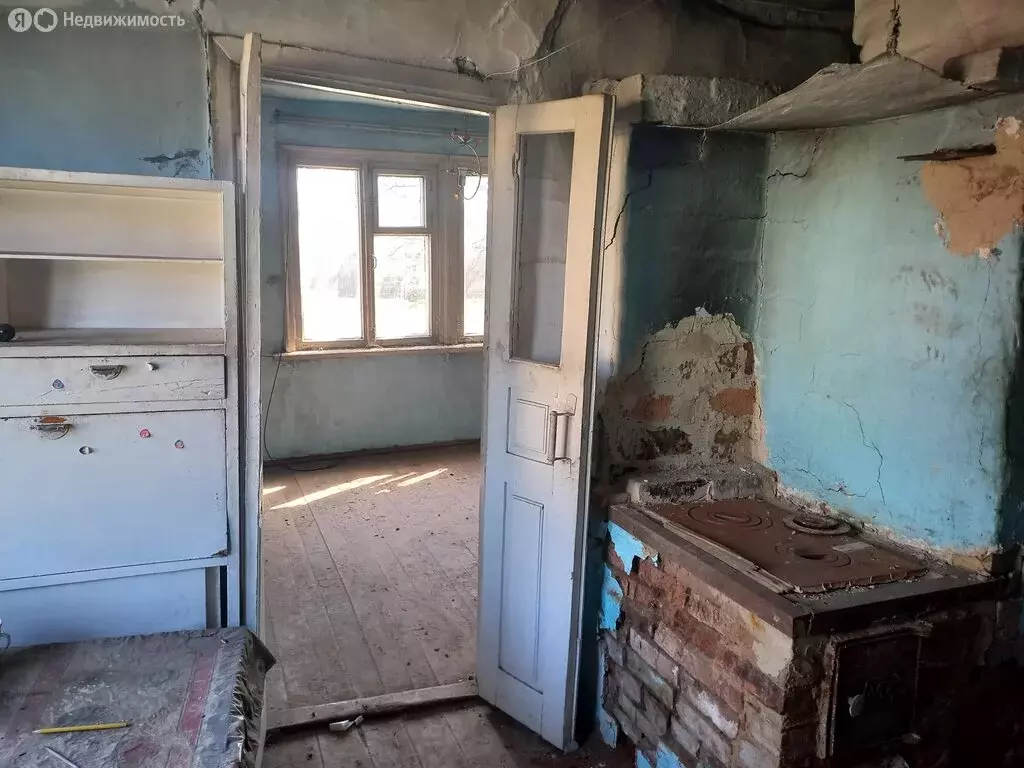 Дом в Омская область, рабочий посёлок Кормиловка, улица Горького, 61 ... - Фото 1