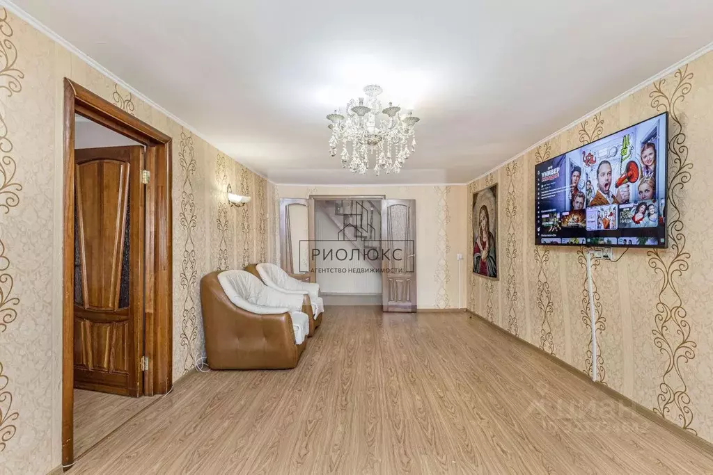 Дом в Челябинская область, Челябинск Речная ул., 4 (160 м) - Фото 1