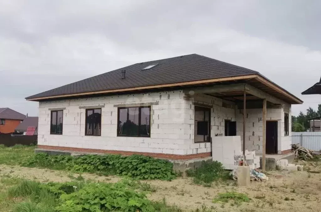 Дом в Калужская область, Малоярославецкий муниципальный округ, с. ... - Фото 1