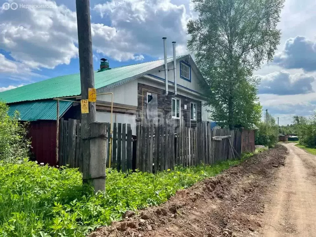 Дом в Пермский край, Чусовской муниципальный округ, рабочий посёлок ... - Фото 0