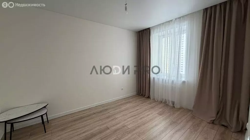 3-комнатная квартира: Уфа, улица Михаила Зайцева, 6 (57.8 м) - Фото 1