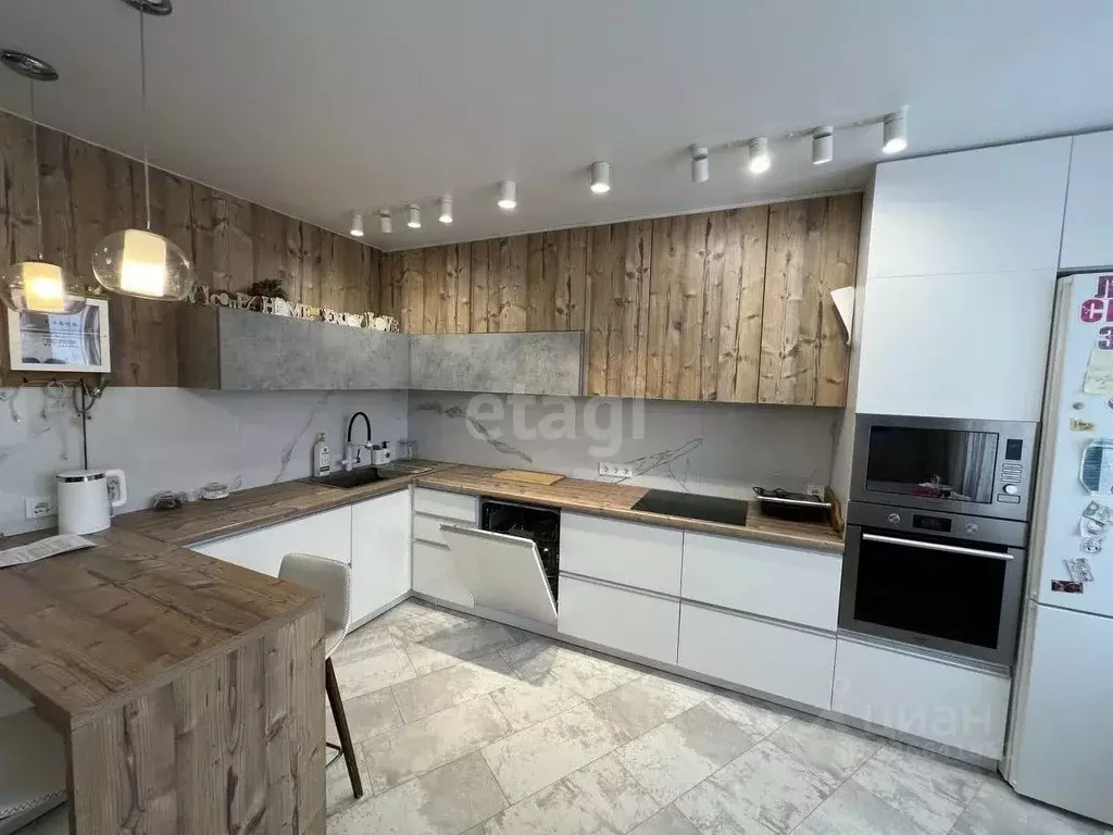 3-к кв. Омская область, Омск ул. Красный Путь, 143к3 (126.0 м) - Фото 2