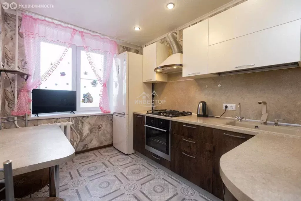 Квартира-студия: Челябинск, улица Калинина, 13 (52 м) - Фото 2