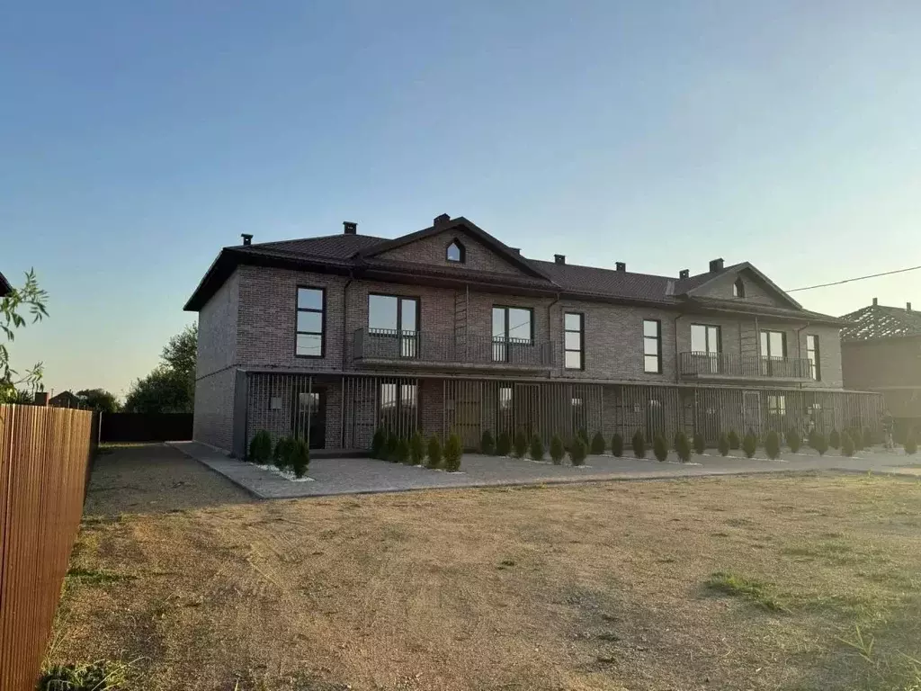 2-к кв. Адыгея, Тахтамукайский район, Старобжегокайское с/пос, Хомуты ... - Фото 1