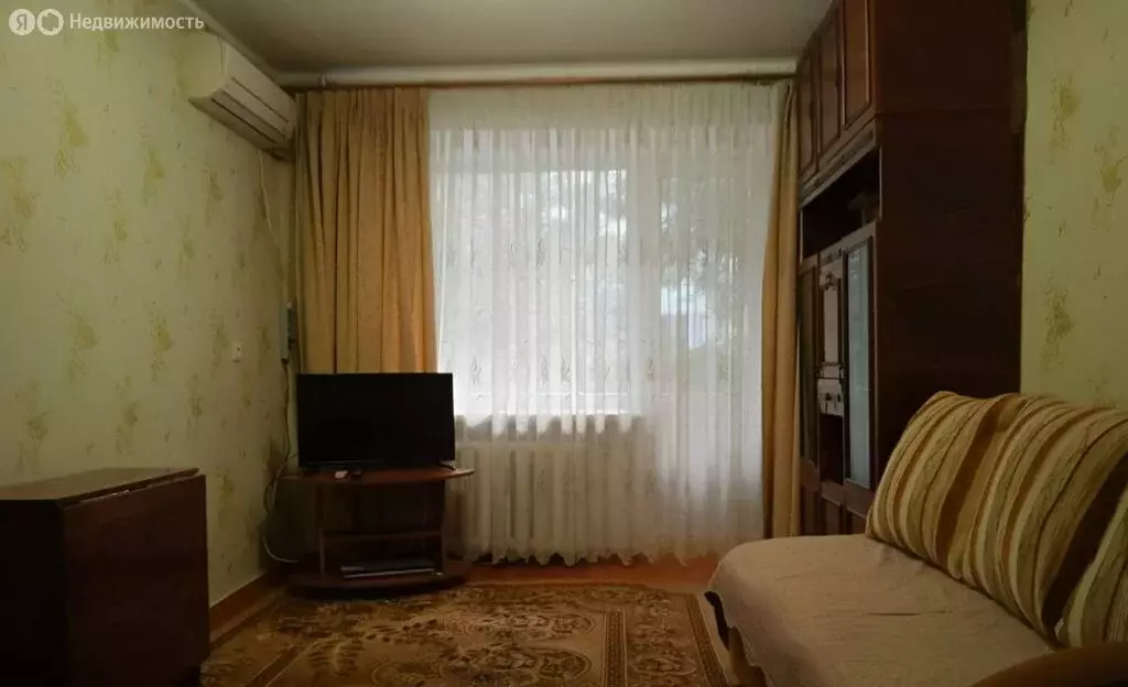 3-комнатная квартира: Каменск-Шахтинский, Красная улица, 68 (49.3 м) - Фото 0