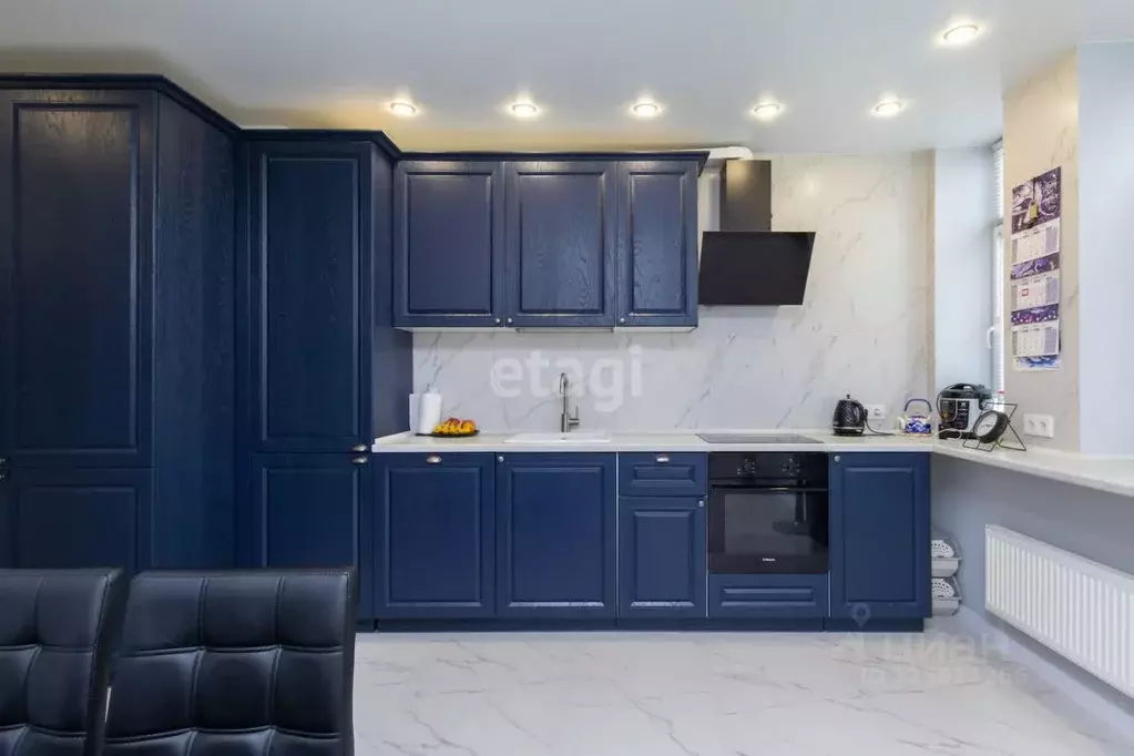 3-к кв. Тюменская область, Тюмень ул. Тимофея Чаркова, 83 (71.9 м) - Фото 1