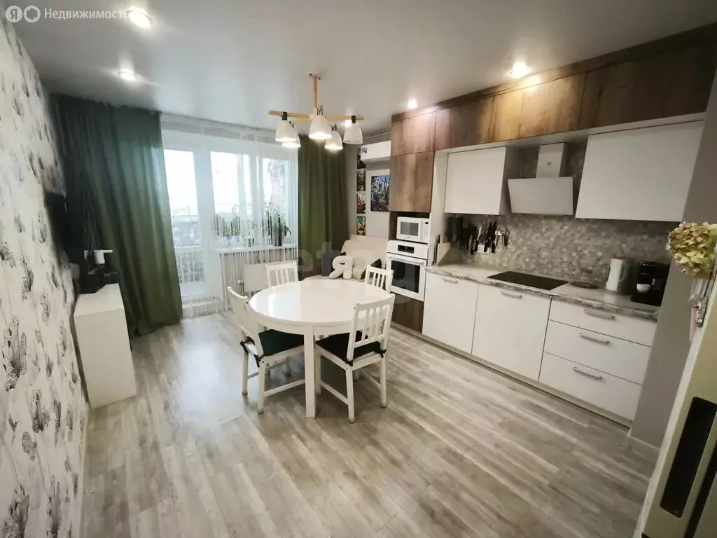 2-комнатная квартира: Тюмень, улица Федюнинского, 54к1 (67.6 м) - Фото 2