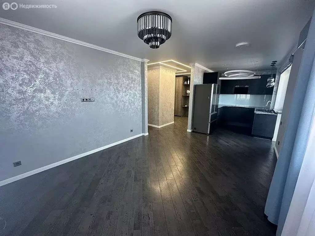3-комнатная квартира: Тюмень, улица Раушана Абдуллина, 2 (90 м) - Фото 0