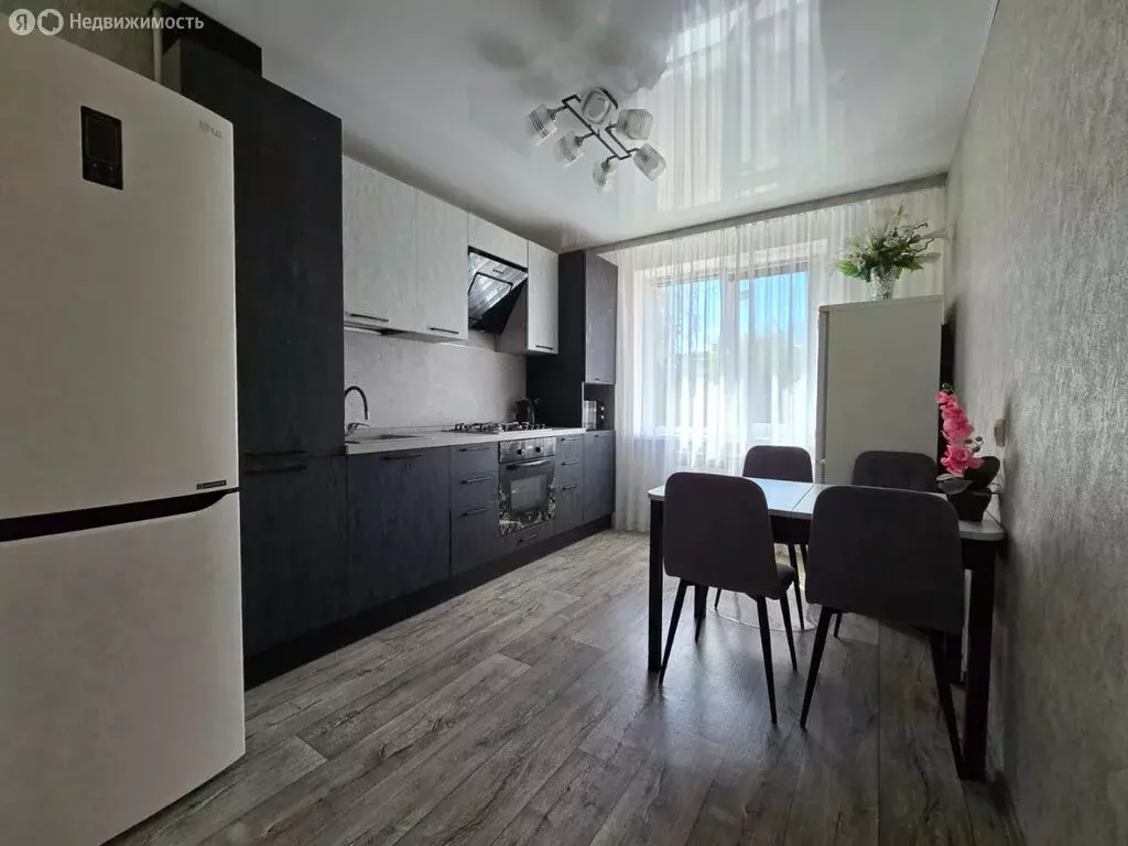 3-комнатная квартира: Саратов, проспект Энтузиастов, 34/40 (63.9 м) - Фото 0