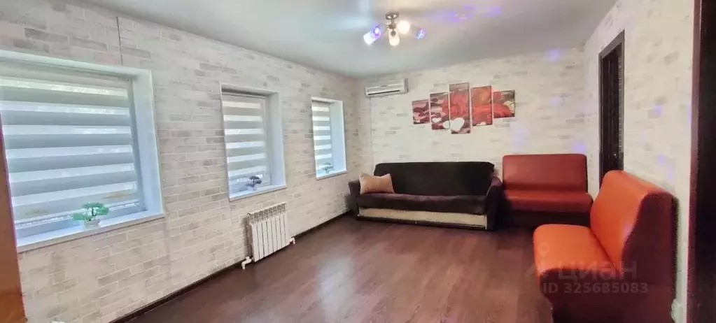 Дом в Саратовская область, Энгельс Лесная ул., 50А (100 м) - Фото 1