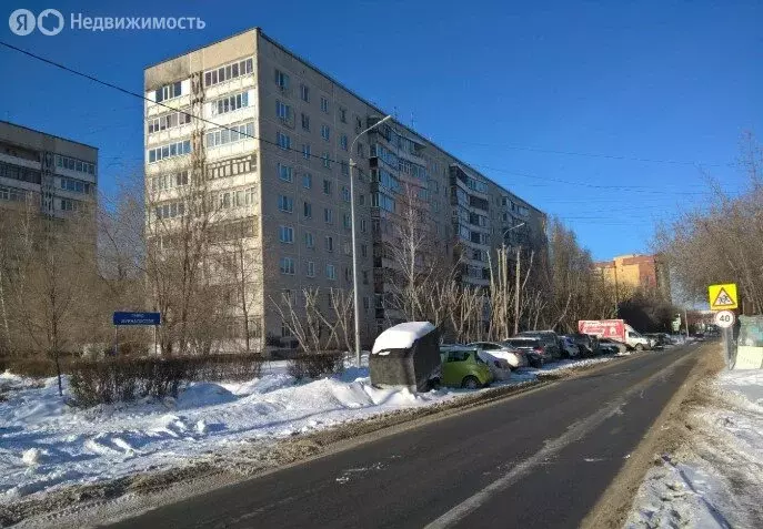 3-комнатная квартира: Тюмень, улица Александра Логунова, 20 (68.6 м) - Фото 1