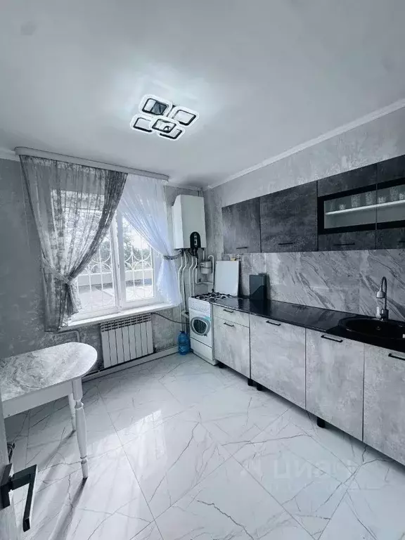 2-к кв. Крым, Феодосия ул. Федько, 47А (50.0 м) - Фото 1