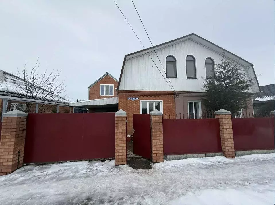 Дом в Краснодарский край, Тихорецк ул. Гоголя, 45 (200 м) - Фото 1