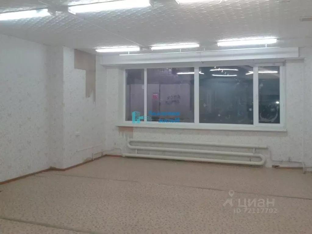 Торговая площадь в Саратовская область, Балаково Трнавская ул, 34 . - Фото 1