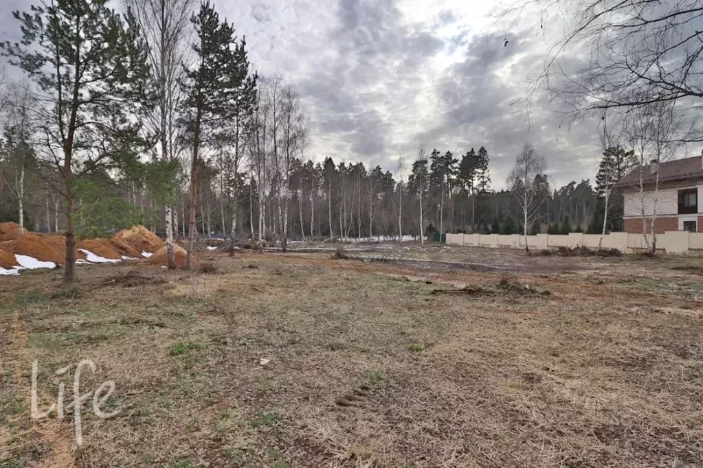 Участок в Московская область, Красногорск городской округ, д. ... - Фото 1