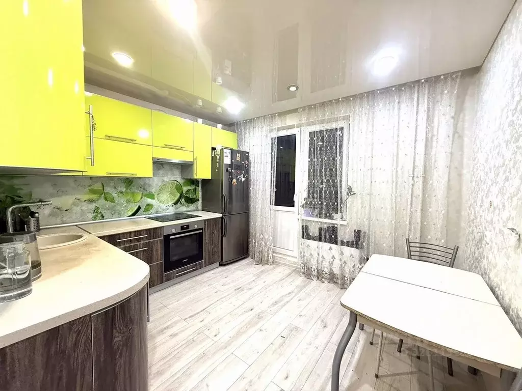 3-к кв. Ленинградская область, Тихвин ул. Ярослава Иванова, 1 (70.0 м) - Фото 1