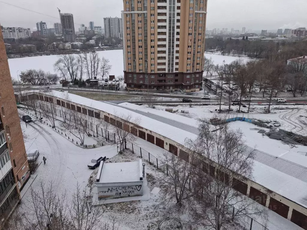 Гараж в Свердловская область, Екатеринбург Вокзальный жилрайон, ул. ... - Фото 1