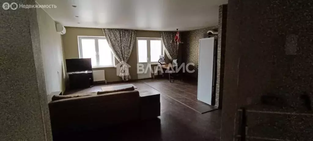 3-комнатная квартира: Краснодар, улица Героя А.А. Аверкиева, 24 (82 м) - Фото 1