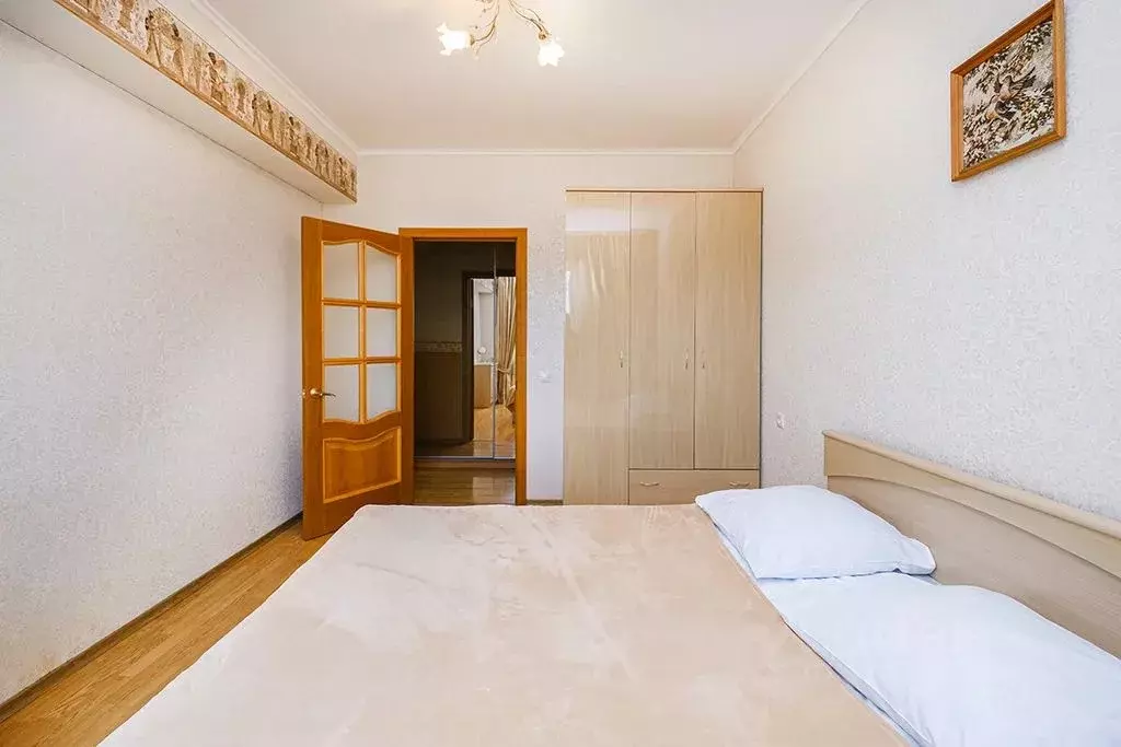 3-к кв. Новосибирская область, Новосибирск ул. Кирова, 108 (70.0 м) - Фото 1